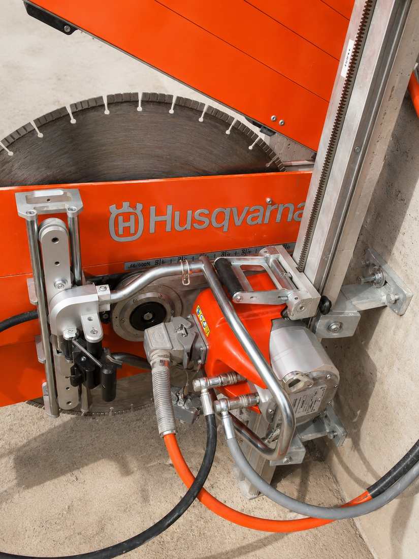 MR Concrete Cutting diamond wall saw on site in Abu Dhabi